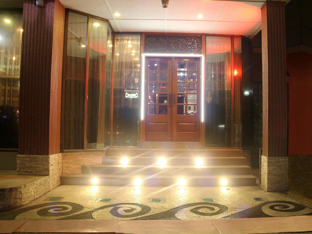 Crystal Palace Hotel Rangoon Eksteriør billede